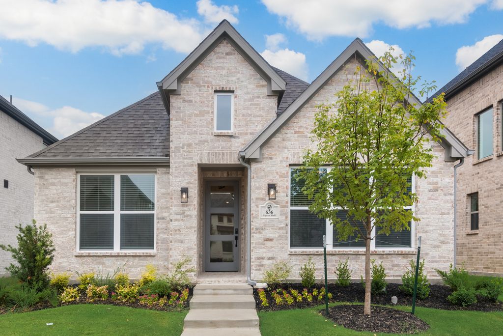 636 Caprice Bluff